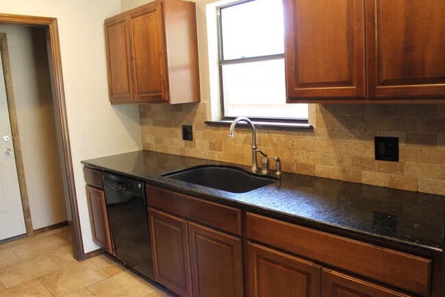 Photo - 2325 Apple Way