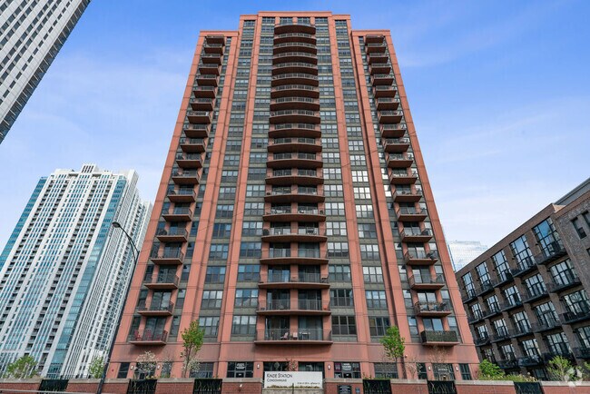 Building Photo - 330 N Jefferson St Unit 706 Rental