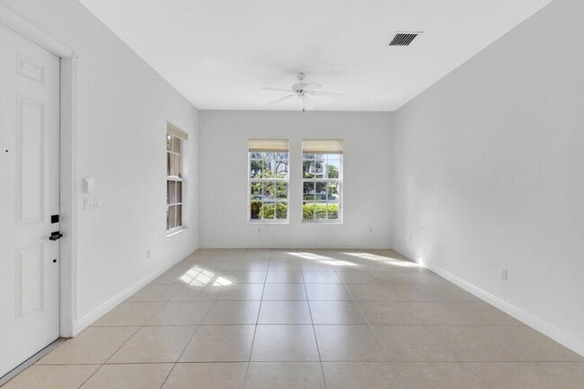 Photo - 838 NW 83rd Ln