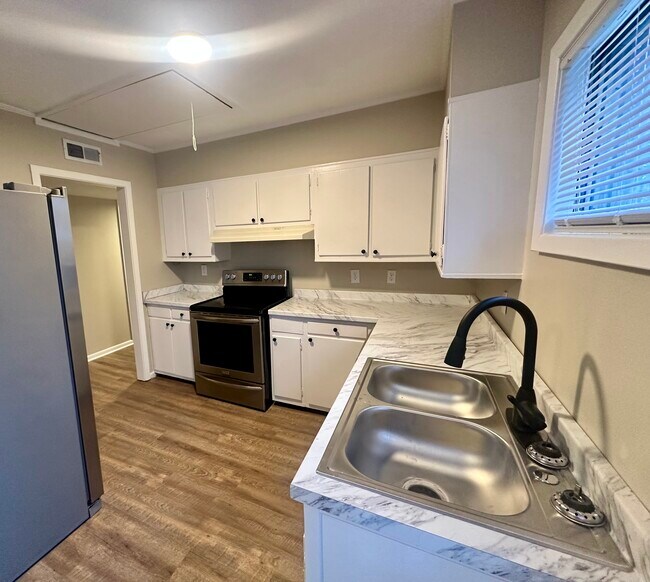 Photo - 503 16th Ave N