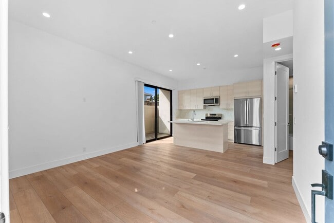 Photo - BRAND NEW - 2X2 - 1/2 MONTH FREE MOVE IN SPECIAL!! Unit 6942 - 101