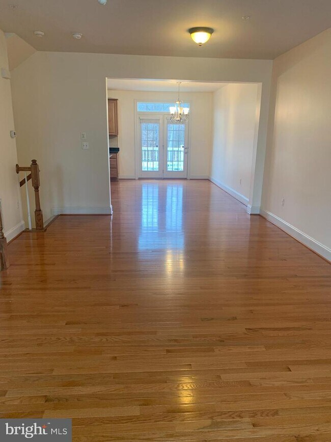 Photo - 548 Deep Creek View