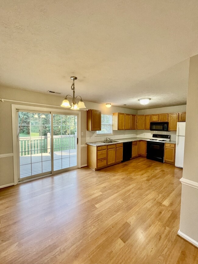 Photo - 198 Mulberry Cir