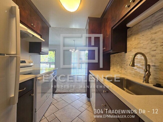 Photo - 304 Tradewinds Dr