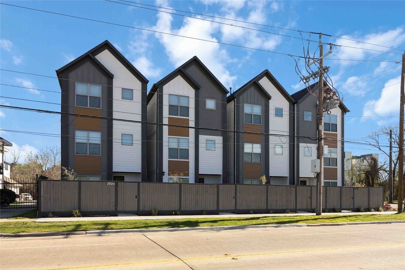 Photo - 2528 Live Oak St