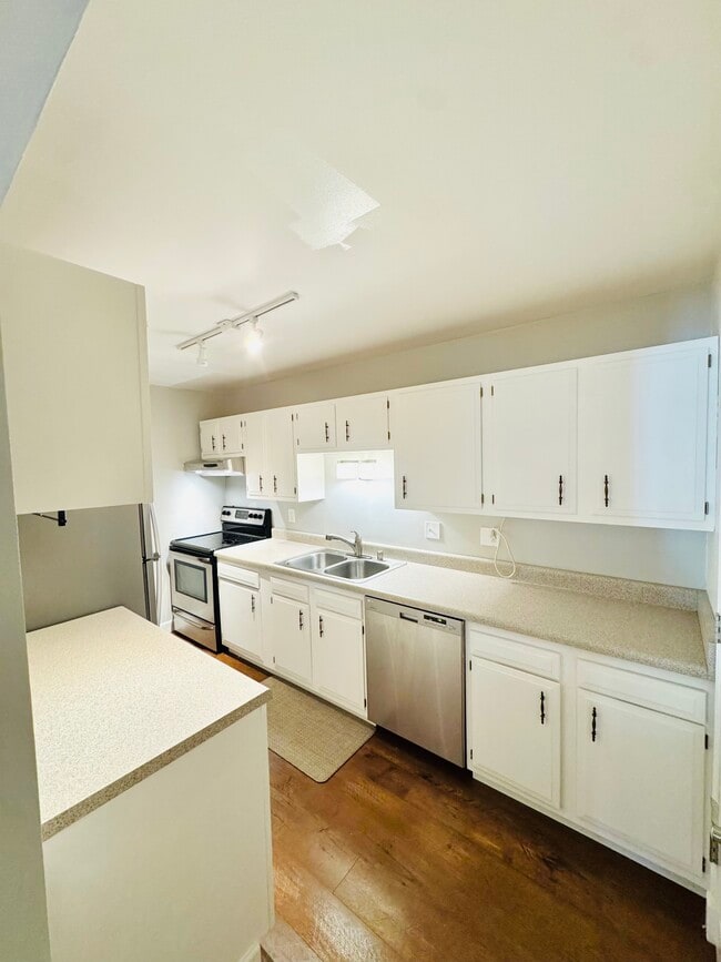 Photo - W170N11495 Armada Dr Unit 15