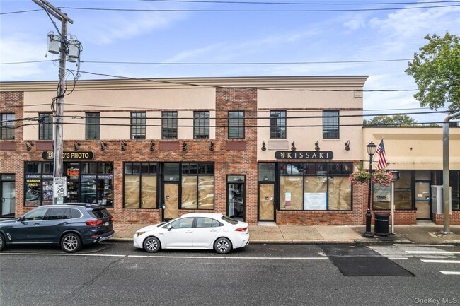 Building Photo - 409 Plandome Rd Unit H