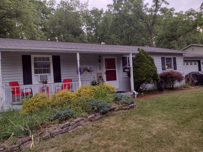 Building Photo - 3 Bedroom House in Houserville For Rent De...