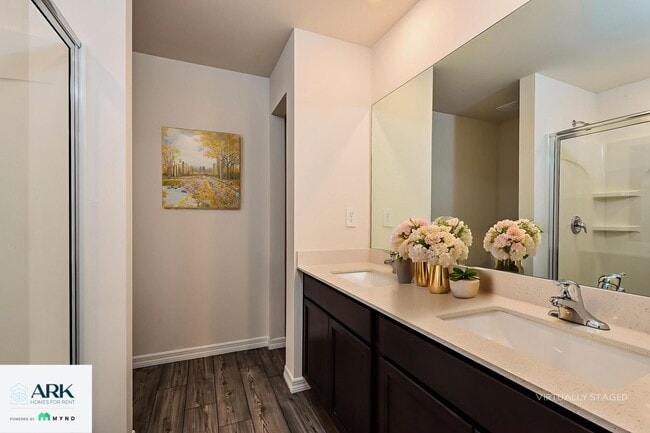 Photo - 883 Youngreen Dr