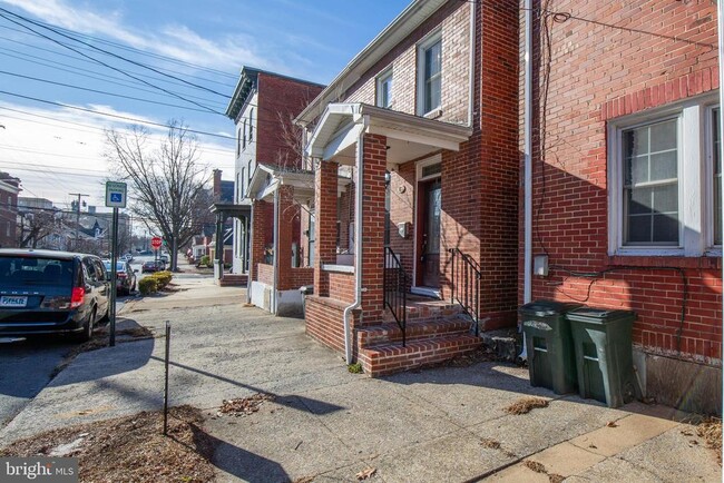 Building Photo - 106 S Maple Ave