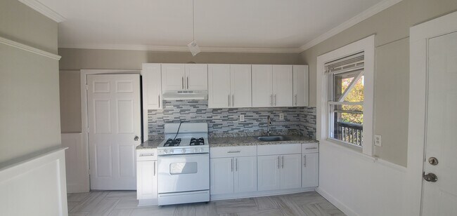 Photo - 1516 Pembroke St Apartments Unit 3L