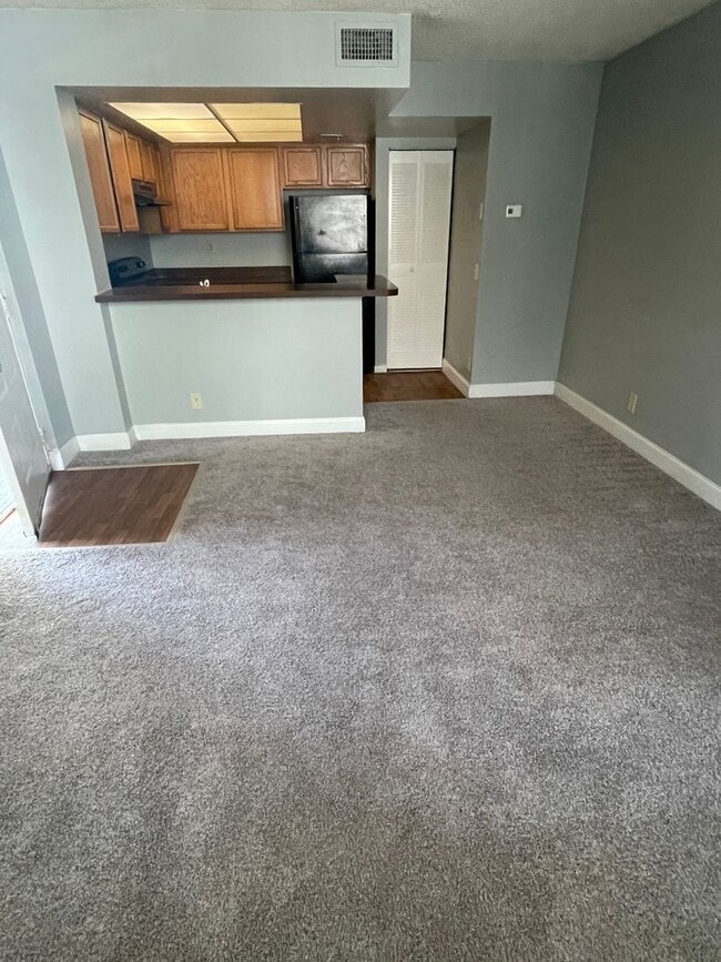 Building Photo - ONE BEDROOM ONE BATHROOM! WATERFRONT COMMUNITY! Unit -1
