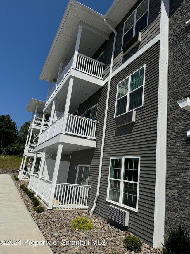 216 Circle Dr