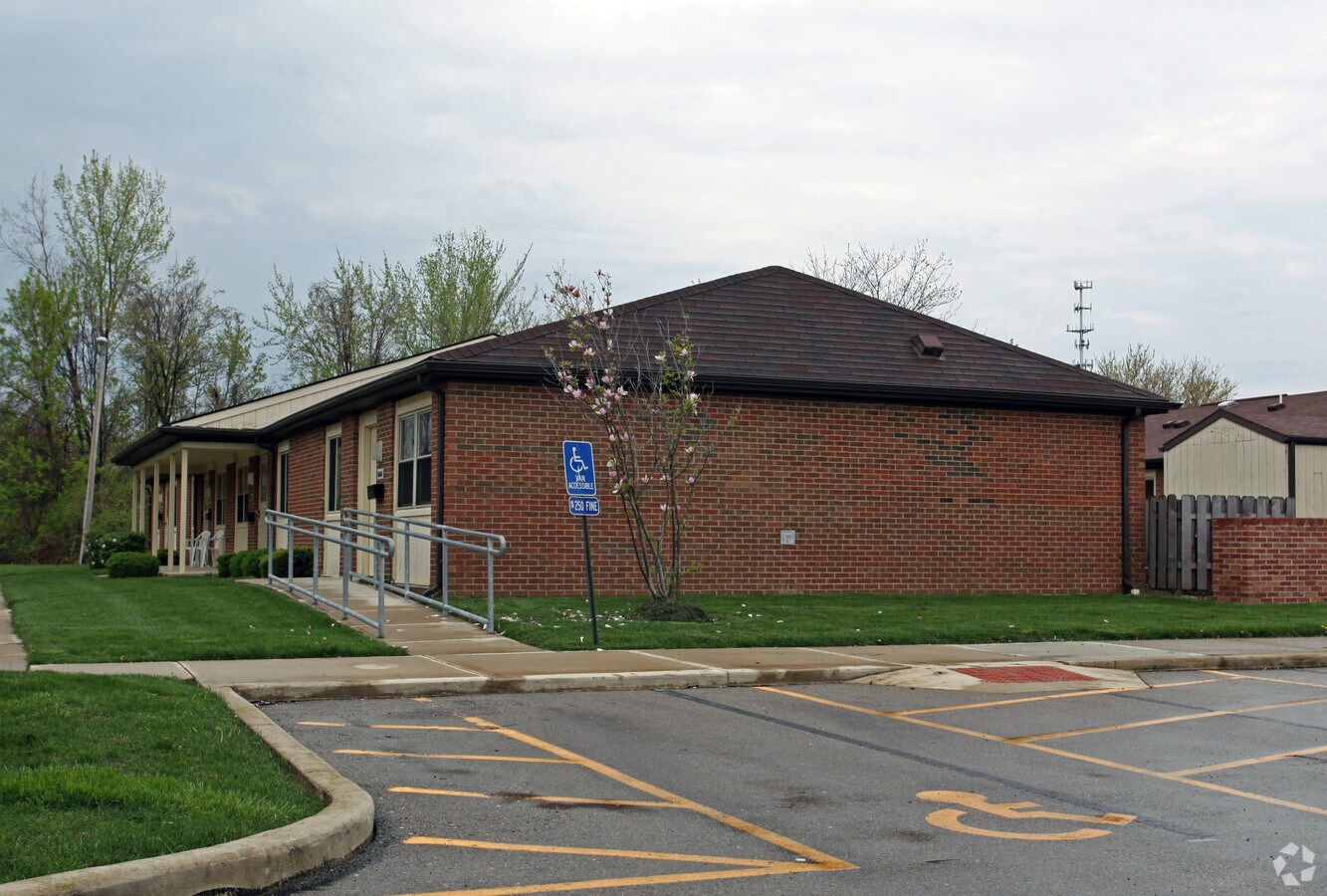 Channing Court Apartments - Channing Way Court