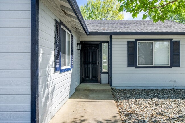 Photo - 3/2 Fully Updated with Fenced Yard/Dog Friendly/ Close to Everything central Redding