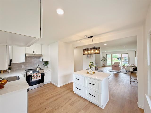 Photo - 700 Dumont Dr