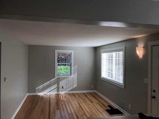 2820 E Denny Way
