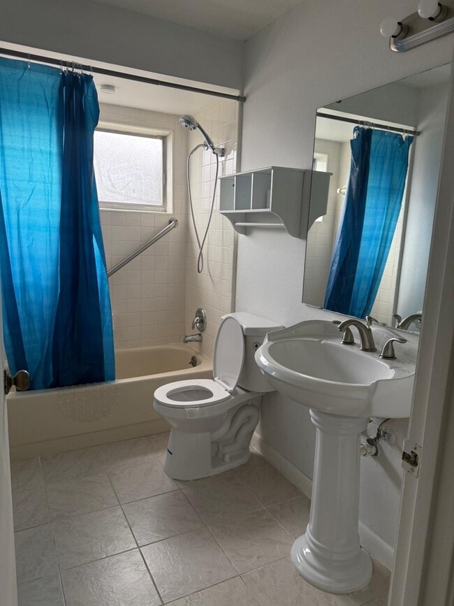 Photo - 1907 E Chapel Dr