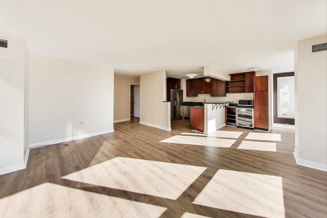 Photo - 1030 N State St Unit 5B
