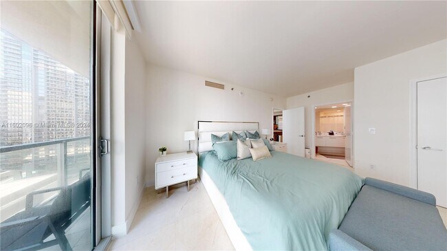 Photo - 500 Brickell Ave Unidad 2610