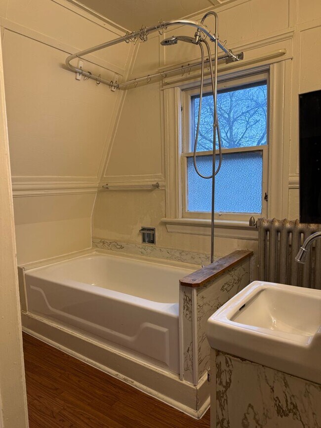 Photo - 515 W Franklin St Unit Upper