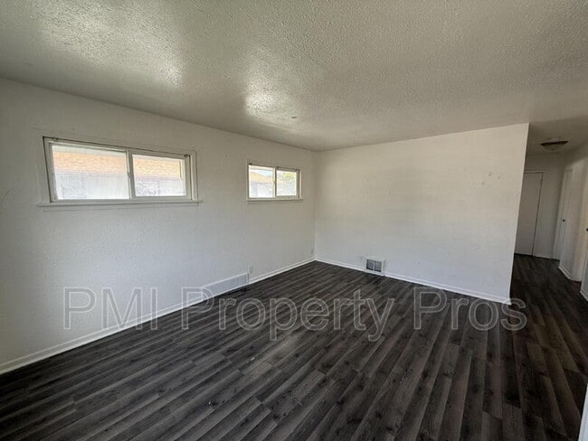 Photo - 5642 N 61st St