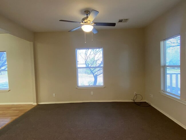 Photo - 3 BEDROOM, NEAR SCOTT AND WHITE