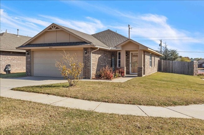 Building Photo - Adorable Cozy Home in Yukon (Mustang Schools)