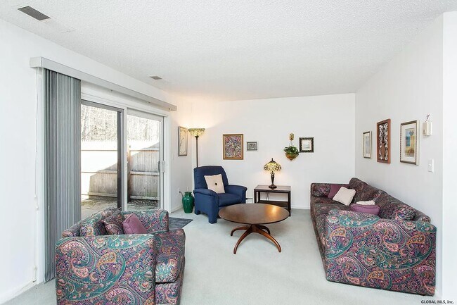 Photo - 82 Crestwood Ter