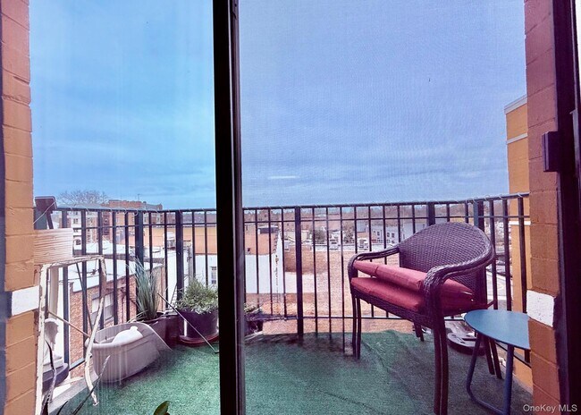 Photo - 123 Mamaroneck Ave Unit 618