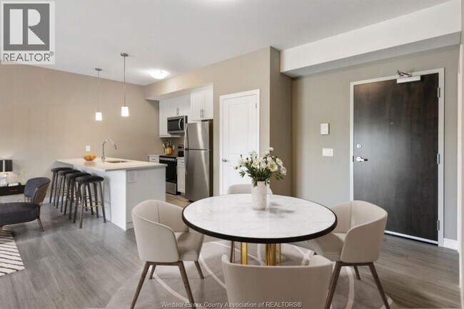 Photo - 1840 Cabana Road E Unité 204