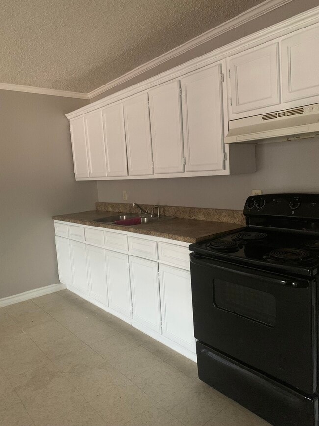 Photo - 3413 Pine St