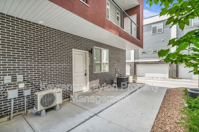 Building Photo - 453 E 690 S