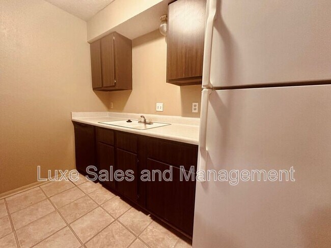 Photo - 6016 NW Expressway Unidad D