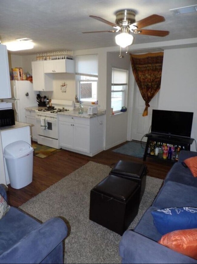 Photo - 1918 Jane St Unidad 1918  2