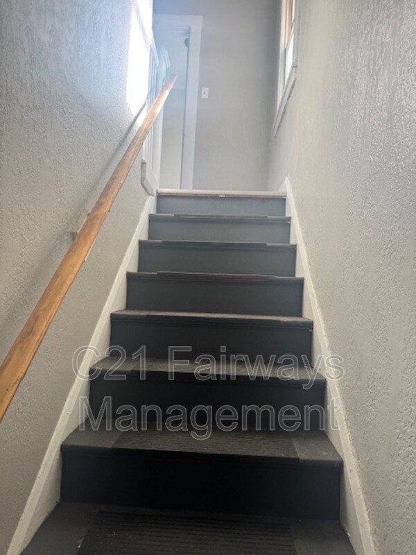 Photo - 855 Vankirk St