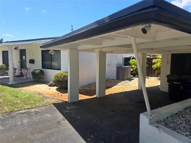 Photo - 305 NE 27th St