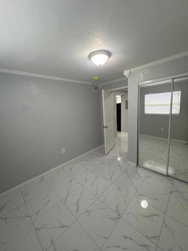 545 SW 10th St Unit 3