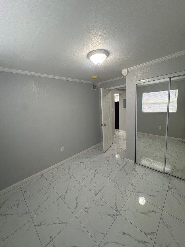 Photo - 545 SW 10th St Unit 3