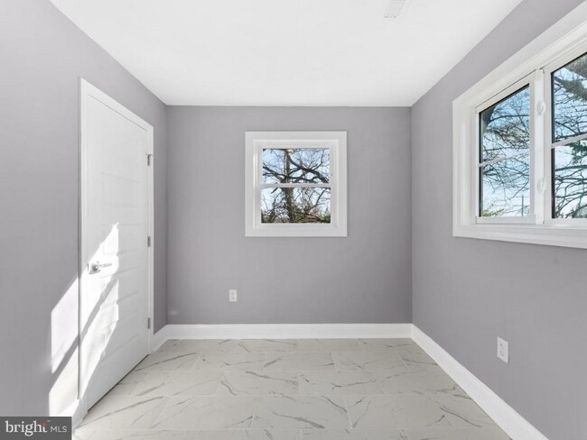 Photo - 5237 Karl Pl NE