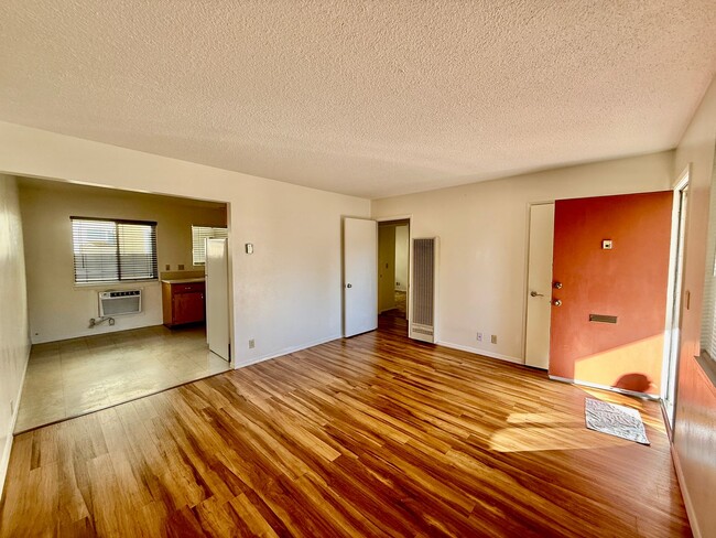 Photo - 287 E Elm St