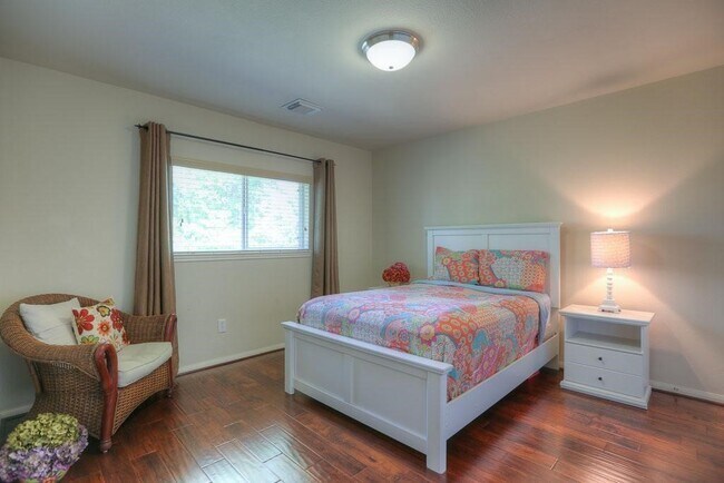 Photo - 66 W Spindle Tree Cir