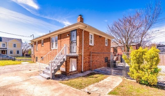 Photo - 609 49th Pl NE