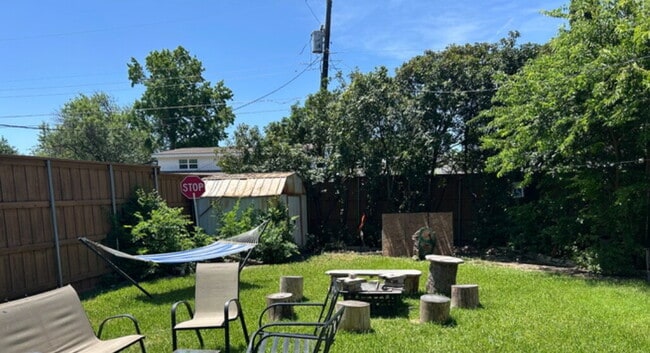 Photo - Walk to Campus from This Spacious 3BR/2BA Home (Room for Rent)