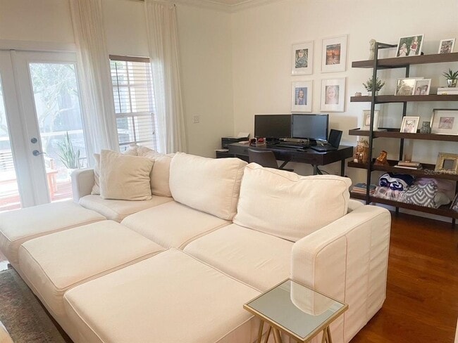 Building Photo - 420 Barcelona Dr