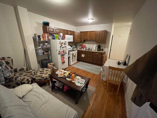 Building Photo - 3617 Spring Garden St Unit #3