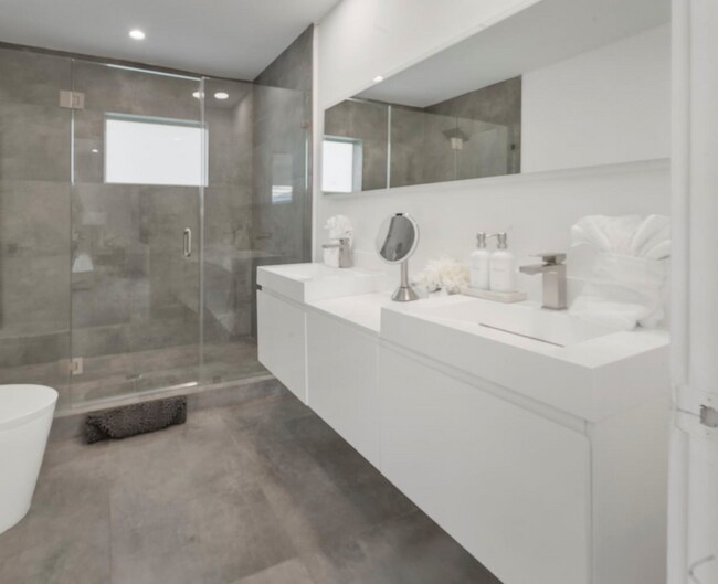 Photo - 7610 Bayside Ln