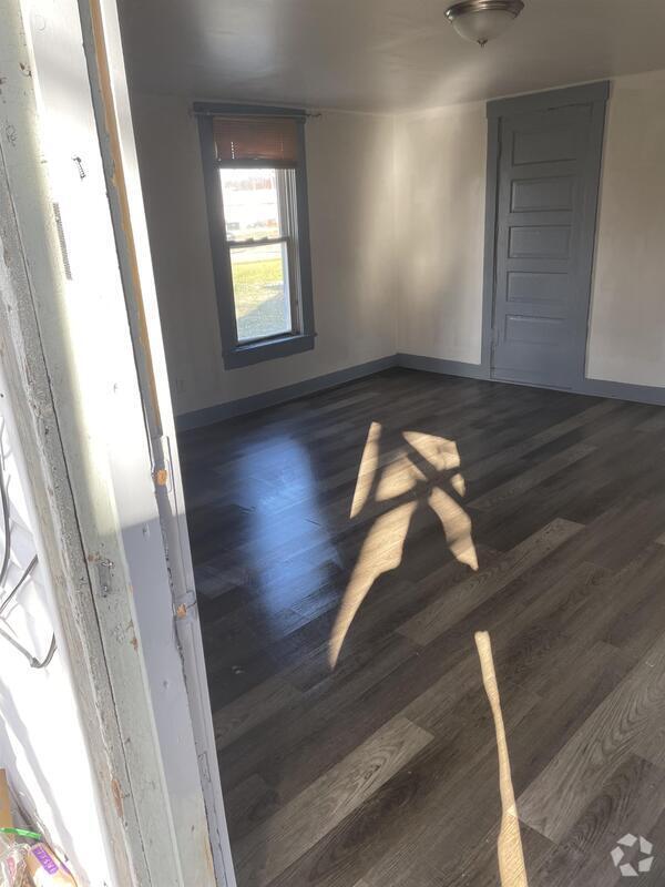 Building Photo - 241 Chestnut Ave Rental