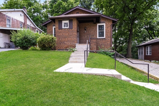 Building Photo - 7420 Lansdowne Ave Rental