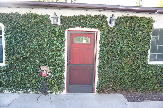 Photo - 14820 Devonshire St